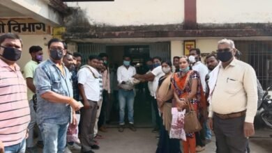 Photo of युवा कांग्रेस ने इंदिरा गांधी की जयंती पर सामुदायिक स्वास्थ्य केंद्र में मरीजों को बांटे फल !