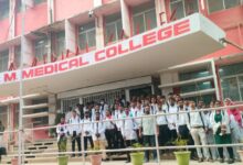 Photo of भ्रष्ट सरकार ने फर्जी संविदा कर्मी को 15 दिन का मेडिकल कॉलेज में प्रशिक्षण दे रही है जिसका छात्रों ने विरोध किया।