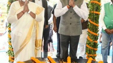 Photo of राज्यपाल एवं मुख्यमंत्री ने बिरसा मुंडा समाधि पर किया पुष्प अर्पित !