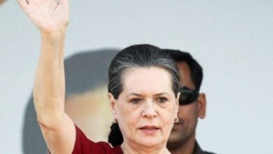 Photo of सोनिया गांधी पर अभद्र टिप्पणी वाले ग्रुप का एडमिन गिरफ्तार एडमिन भाजपा नेता