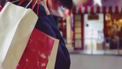 Photo of राष्ट्रीय उपभोक्ता आयोग ने शॉपिंग मॉल पेमेंट काउंटर पर कैरी बैग का पैसा नहीं काटने का दिया निर्देश