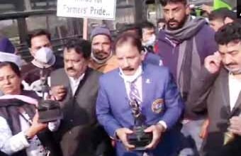 Photo of किसान आंदोलन: अवार्ड लौटा रहे हैं 30 खिलाडियों को पुलिस ने राष्‍ट्रपति भवन जाने से रोका