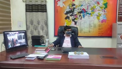 Photo of जूम एप्प के माध्यम से पदाधिकारी भी रहे जुड़े, उप विकास आयुक्त ने समस्या समाधान को लेकर किया निर्देशित