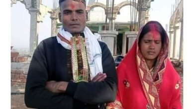 Photo of पिता दहेज के खातिर टाल रहे थे विवाह, बेटा ने मंदिर में चुपके से रचाई शादी !