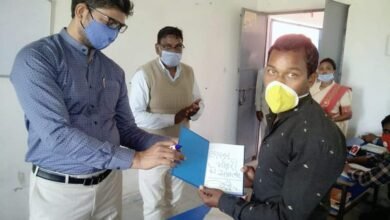 Photo of बंदूक की जगह थमाया हाथों में कलम !