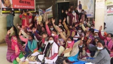 Photo of छेड़खानी के विरोध मे जिले के 14 प्रखंडों की नर्सों ने प्रदर्शन किया।