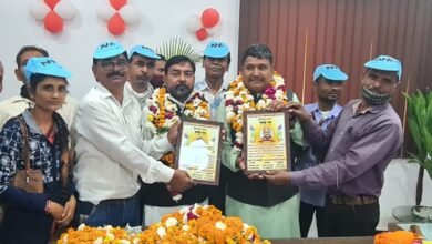 Photo of वागड़ फूटपाथ दुकानदार हॉकर्स संघ डूंगरपुर ने सभापति ओर उप सभापति का किया सम्मानित !