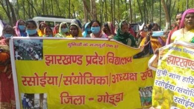 Photo of केरल की तरह मानदेय की माँग हेतु झारखंड में भी रसोइया कर रहीं हैं आंदोलन !
