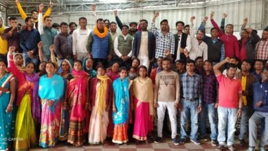 Photo of मांग पुरी होने पर स्वास्थ्यकर्मियों ने श्री चंद्रप्रकाश चौधरी के प्रति जताया आभार।