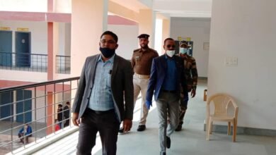 Photo of उपायुक्त ने कामडारा अंचल तथा प्रखण्ड कार्यालय का निरीक्षण किया