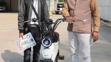Photo of झारखंड के युवा ने बनाया बैटरी से चलने वाली बाइक मुख्यमंत्री से की मुलाकात !