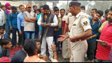 Photo of पत्रकारों पर पुलिस की दादागिरी के खिलाफ धरना प्रदर्शन