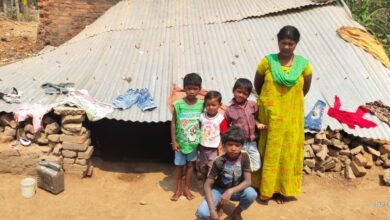 Photo of महिला की दर्द को ना सुना किसी ने …घर तोड़ कर कर दिया बेघर ।