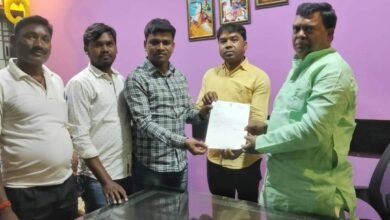 Photo of बेरोजगारों को सीसीएल में रोजगार दिलाने को लेकर सांसद को सौंपा