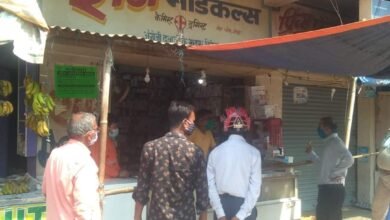 Photo of मेडिकल स्टोर व कपड़ा दुकानों पर छापेमारी कर कई दुकानों को किया गया सील!