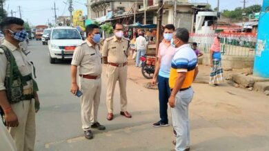 Photo of संयुक्त रुप से शहरी क्षेत्र के विभिन्न चौक-चौराहों का निरीक्षण कर लोगों को बढ़ते कोरोना संक्रमण के प्रति सतर्क और जागरूक किया गया।