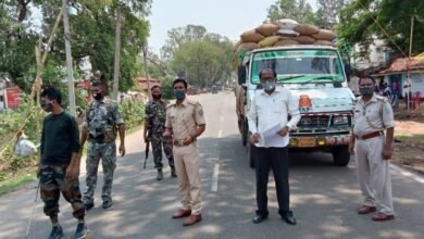 Photo of कोरोना की चेन तोड़ने के लिए बॉर्डर पर बढ़ाई गई सुरक्षा, तैनात किये गये पुलिस और मजिस्ट्रेट, प्रतिबंधित वाहनों को बिना E- Pass के एंट्री नहीं दी जा रही है।