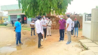 Photo of संयुक्त रुप से डोर टू डोर अभियान चला कर वैक्सीनेशन के लिए किया गया जागरूक!
