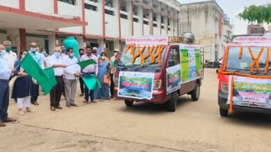 Photo of कोरोना संक्रमण से बचाव के लिए शहरी क्षेत्रों के अलावें विशेषकर ग्रामीण क्षेत्रों में प्रचार वाहन के माध्यम से जागरूकता लाएं :- उपायुक्त गोड्डा