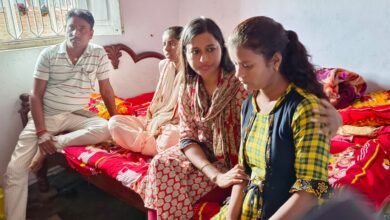 Photo of विधायक अंबा पहुंची पीड़िता और परिवार से मिली, मुस्लिम समुदाय ने राखी बधवाकर परिवार की रक्षा का दिया वचन