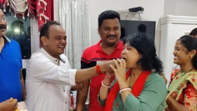 Photo of अपने साथी विधायकों के रिहा होने पर सैंकड़ों समर्थकों के साथ स्वागत करने पहुंचे डॉ. इरफान अंसारी