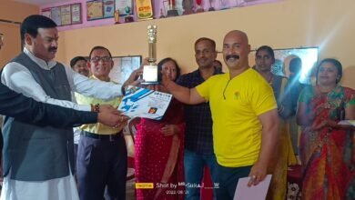 Photo of मार्शल आर्ट कोच प्रमोद पाठक को भारत गौरव कराटे खेल रत्न अवार्ड से नवाजा गया