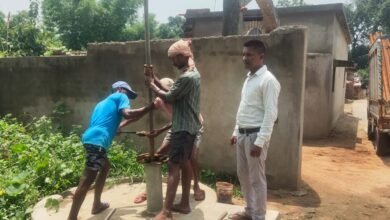 Photo of बलकुदरा में कई महीनो से चापानल खराब पड़े,ग्रामीणों द्वारा सूचना लगातार दुर्गा सोरेन सेना रामगढ़ जिला सचिव नन्दकिशोर मुंडा को भी दी जा रही थी