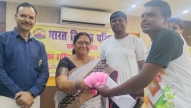 Photo of भारत विकास परिषद ने हॉकी टीम को भेजा सिमडेगा। 