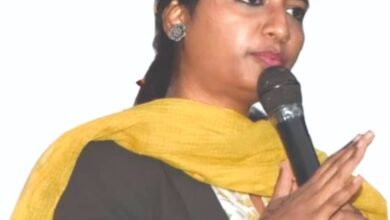 Photo of भुरकुंडा बाजार के व्यवसायियों के साथ मैं हूँ और जनप्रतिनिधि होने के नाते निवेदन से बात नहीं बनी तो धरना भी करूंगी,आंबा