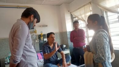Photo of अंबा प्रसाद ने विभिन्न अस्पताल में इलाजरत क्षेत्रवासियों से की मुलाकात