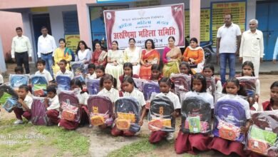 Photo of उत्क्रमित उच्च विद्यालय टोंगी के विद्यार्थियों के बीच सीसीएल की महिला समिति ने बांटे बैग,इंस्ट्रूमेंट बॉक्स और टिफिन 