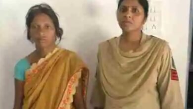 Photo of शराब नशा के हालत में पति ने चाकू लेकर मारने दौड़ाया तो पत्नी और बेटे ने टंगिया से किया वार