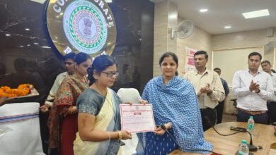 Photo of शिक्षक दिवस के अवसर पर हुआ जिला स्तरीय कार्यक्रम का आयोजन,शिक्षा के क्षेत्र में बेहतरीन कार्य करने वाले 2 शिक्षकों को किया गया सम्मानित