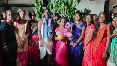 Photo of हेसला अखड़ा और चुम्बा में धूमधाम से मना करमा पर्व चुम्बा में व्रतियों द्वारा माथे पर थाली रखकर की करम डाल की पूजा 