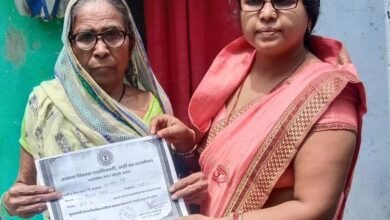 Photo of पंचायत गिद्दी क की मुखिया ने 9 लोगों को सौंपा पेंशन स्वीकृति पत्र 