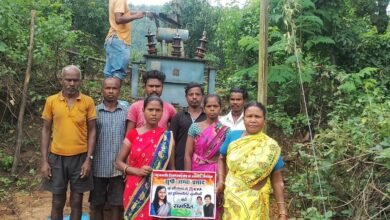 Photo of विधायक अंबा प्रसाद की पहल पर केरेडारी प्रखंड बुंडू एवं पताल पंचायत मे जले हुए ट्रांसफार्मर को बदला गया, ग्रामीणों में खुशी का माहौल