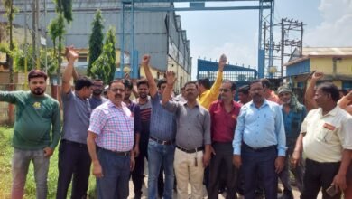 Photo of ईसीआरकेयू ने सरकार के मजदूर विरोधी नीतियों को लेकर किया प्रदर्शन।