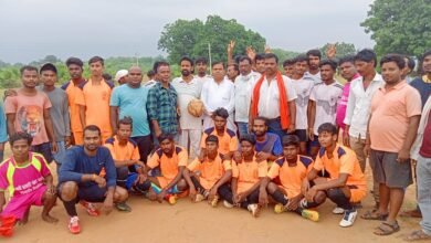 Photo of बटुका में चार दिवसीय फुटबॉल टूर्नामेंट का हुआ आयोजन,पंकज महतो ने कहा कि खेल से आपसी मेल बढ़ती है 