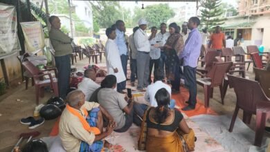 Photo of विधायक अंबा प्रसाद की सकारात्मक वार्ता के पश्चात कृषक मित्रों ने धरना किया समाप्त