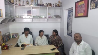 Photo of रामगढ़ विधायक ममता देवी ने पूर्व मंत्री श्री योगेंद्र साव से हजारीबाग स्थित आवास में की मुलाकात