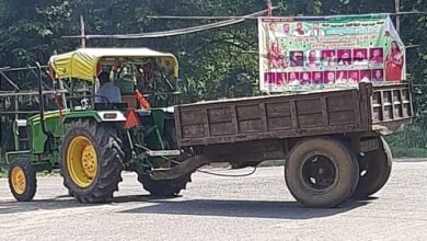 Photo of अवैध बालू की निर्बाध ढ़ुलाई सड़कों पर बेधड़क जारी मार्ग बदल बदल कर की जा रही है बालू की ढुलाई 