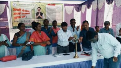 Photo of मांडू प्रखंड व नगर परिषद में किया गया आपके द्वार सरकार कार्यक्रम का आयोजन 