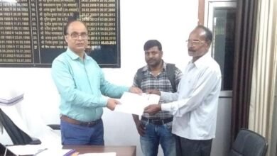 Photo of पतरातू के हेहल में हुई सड़क दुर्घटना के शेष 2 मृतकों के आश्रित /हकदार को उपलब्ध कराई गई मुआवजा राशि