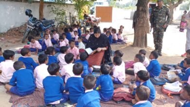 Photo of उपायुक्त ने किया गोला प्रखंड का दौरा,डीएमएफटी मद से निर्माणाधीन पुल एवं आंगनवाड़ी केंद्र में हुए कार्यो का लिया जायजा