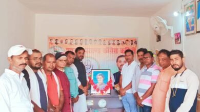 Photo of पतरातु प्रखंड कमिटी ने इंदीरा गांधी की जयंती मनाई गई,चलचित्र पर पुष्प अर्पित कर उन्हें श्रद्धांजलि देते हुए