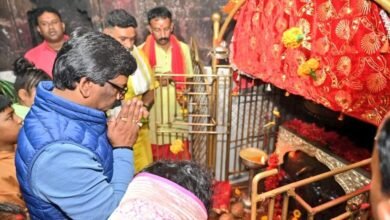 Photo of मुख्यमंत्री हेमंत सोरेन सपरिवार पूजा करने पहुंचे मां छिन्नमस्तिका मंदिर,जिला के डीसी एसपी सहित मंदिर न्यास समिति ने किया स्वागत