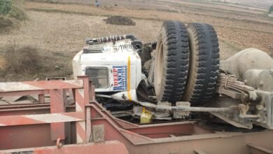 Photo of पोकलेन लदी ट्रेलर पलटी, कोई हताहत नहीं,सूत्रों के मुताबिक यह गाड़ी रांची की ओर से आ रही थी