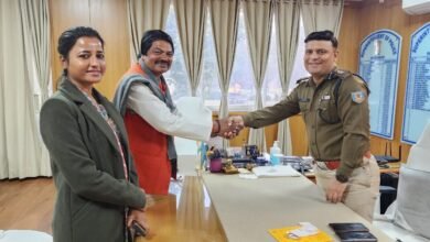 Photo of पूर्व मंत्री योगेंद्र साव और विधायक अंबा प्रसाद ने हजारीबाग एसपी से की मुलाकात