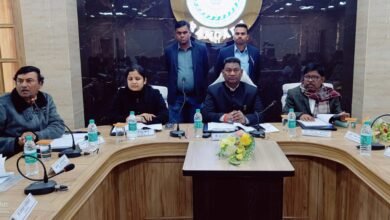 Photo of बैठक की अध्यक्षता कर रहे प्रभारी मंत्री ने अधिकारियों से कहा, जिले में चल रहे सभी योजनाओं को समय धरातल पर उतारे