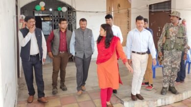 Photo of 23 रामगढ़ विधानसभा उप निर्वाचन 2023 के मद्देनजर जिला निर्वाचन पदाधिकारी सह उपायुक्त ने किया सूचना भवन का निरीक्षण